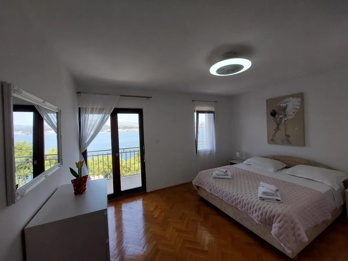 Seafront House Nusha Villa Donji Okrug  Holiday home Donji Okrug (Ciovo)